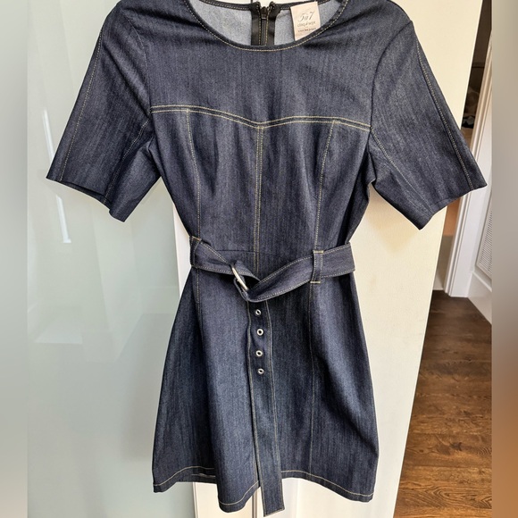 Cinq à Sept
Siv Belted Denim Minidress - Picture 9 of 10